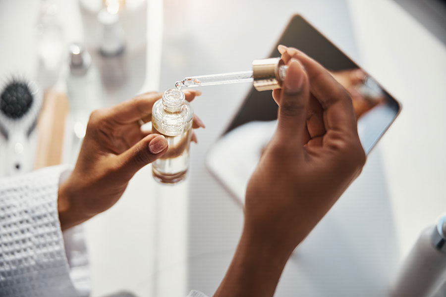 How to Pick the Best All-Natural Retinol Cream and Serum for You